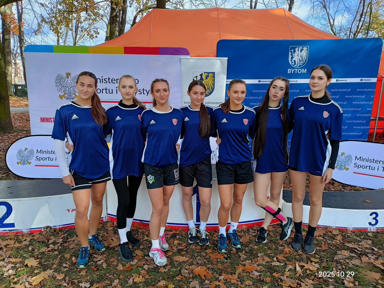 Zdjęcie Finał Biegi Sztafetowe Dz 2025 (1)4f00a692-d827-4b88-89ed-136a808bcbf1.jpg w galerii Mistrzostwa Polski w Sztafetowych Biegach Przełajowych (29.10.2025 r.)